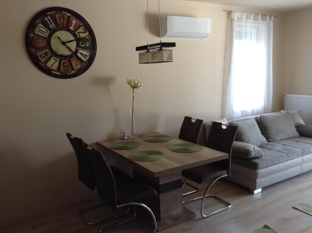 Sweet Home Apartment Győr Exteriör bild
